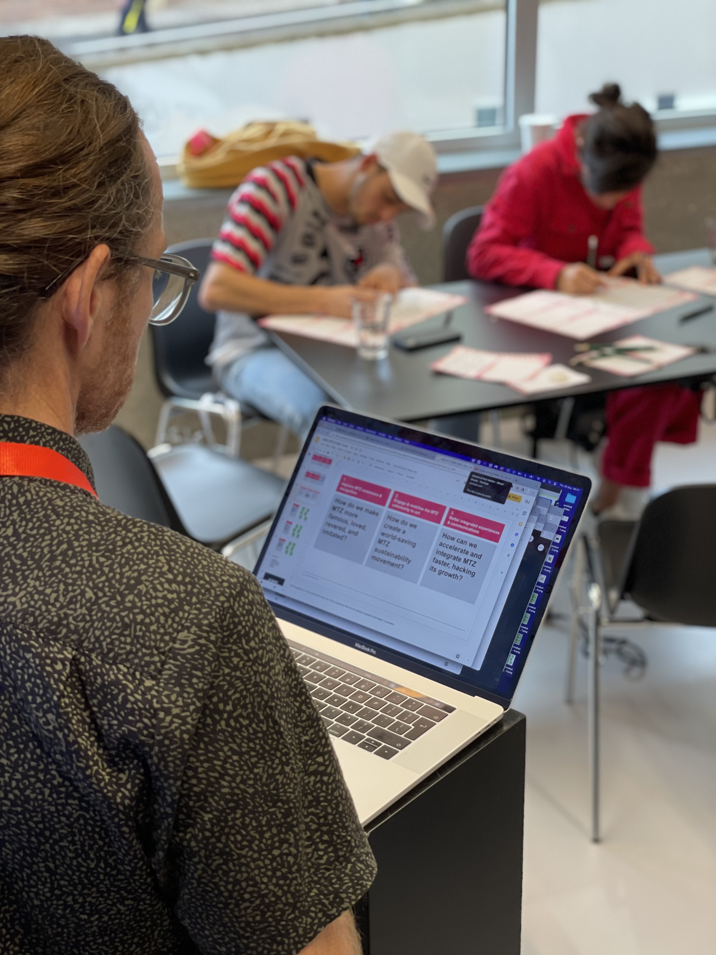 Workshop session with Miro board planning Move to Zero experiments